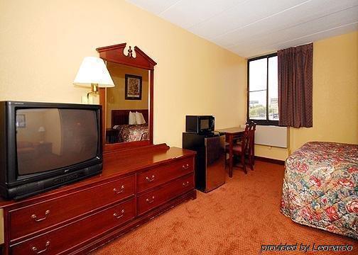 Days Inn By Wyndham Hagerstown I-70 Room photo